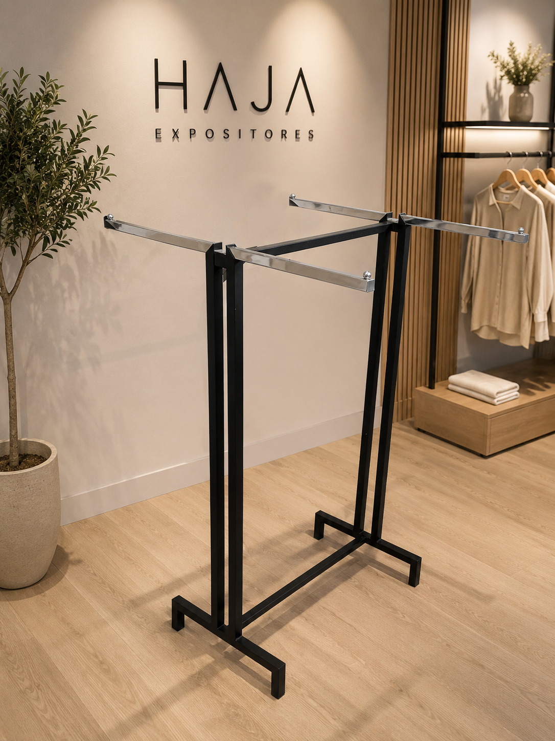 Arara de Chão Dupla para Roupas e Cabides
